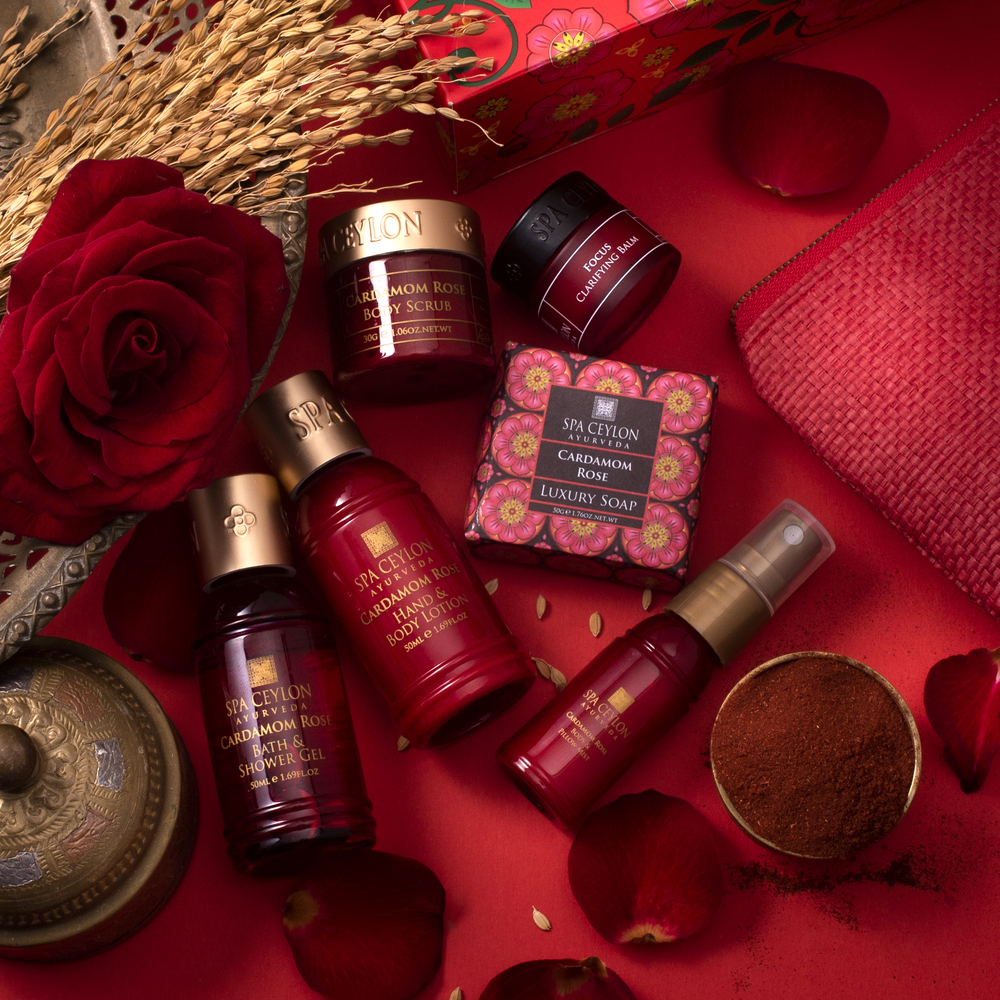 CARDAMOM ROSE – SPA rinkinys kosmetinėje švelniam moters ritualui